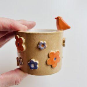 Vaasje/ potje met vogeltje beige