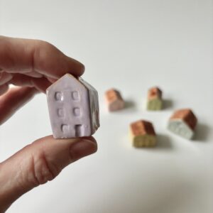 Tiny houses in pastelkleuren