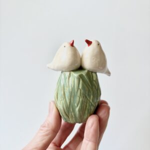 Vogels wit op groen stammetje