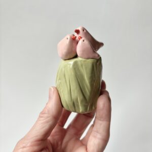 Vogels roze op groen stammetje