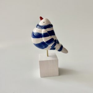 Vogel met gestreepte trui